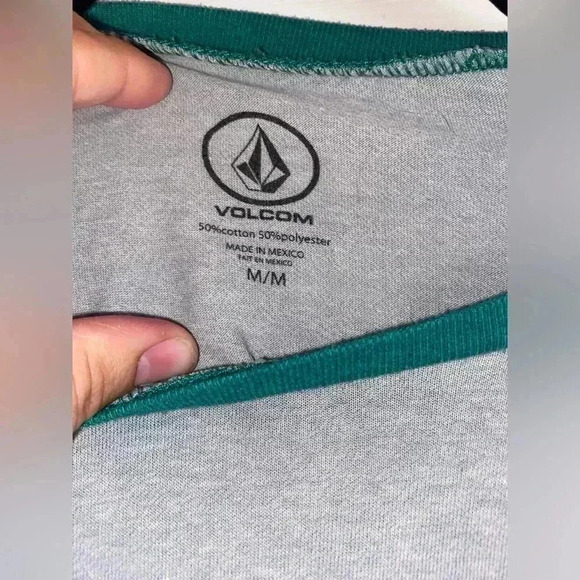 Volcom Men’s Medium Short Sleeve Shirt - Picture 3 of 3